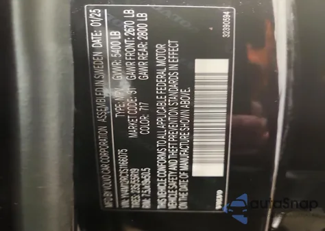 2025 Volvo Xc60 Plus z USA, uszkodzony, nr VIN YV4M12RC1S1166075